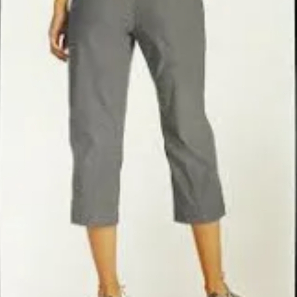 Eddie Bauer Tech Capri Pant Ash Color NWT - Picture 2 of 7